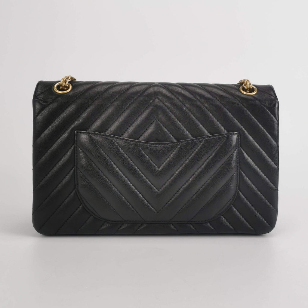 Borsa 2.55 Medium in pelle nera con fodera beige