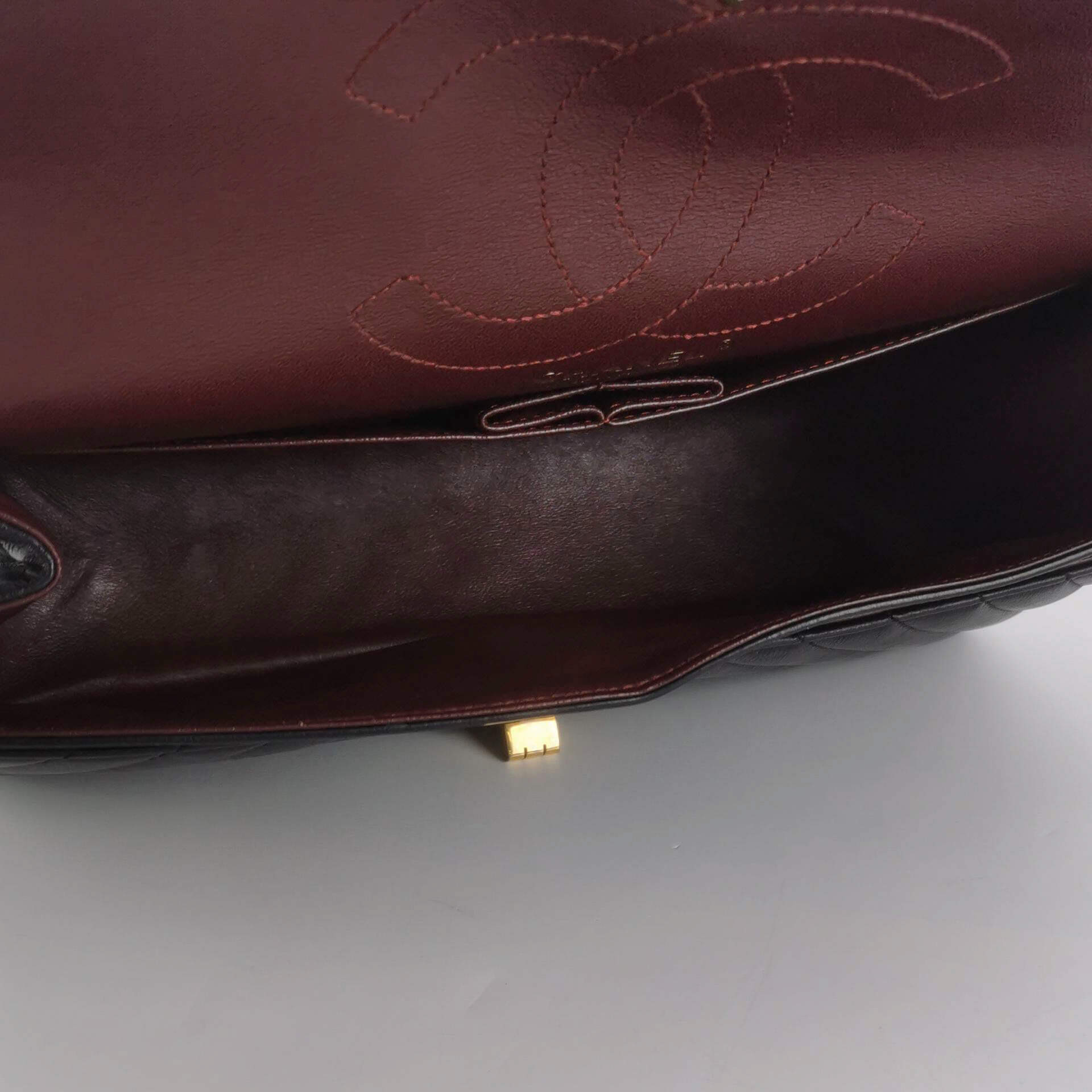 Borsa 2.55 Medium in pelle nera con fodera beige
