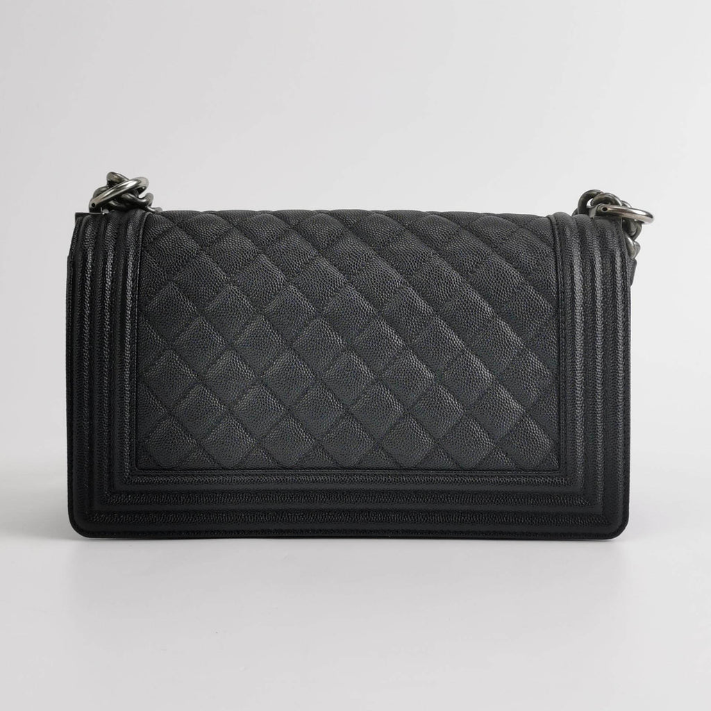 Chanel Boy Medium aus schwarzem Kaviarleder