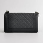 Chanel Boy Medium aus schwarzem Kaviarleder