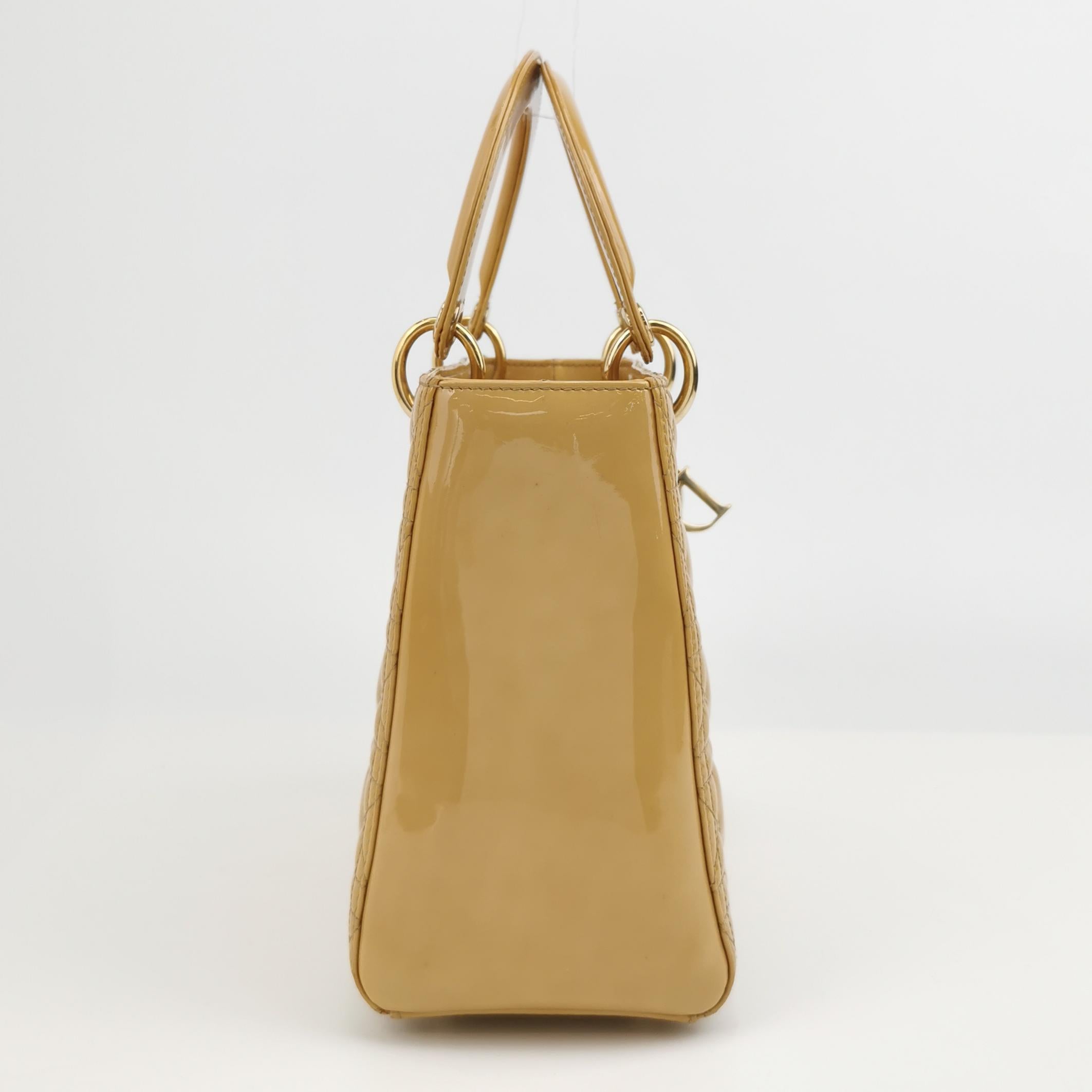 Borsa Lady Dior in pelle verniciata beige