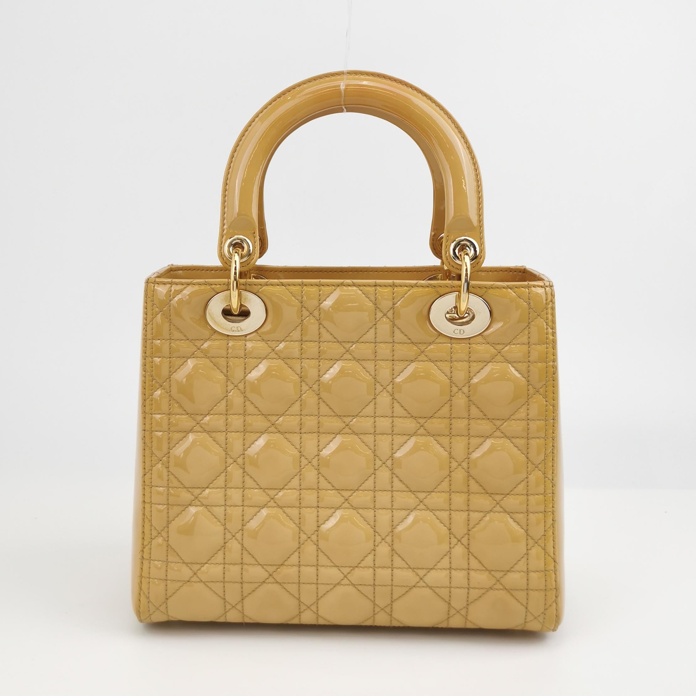 Borsa Lady Dior in pelle verniciata beige