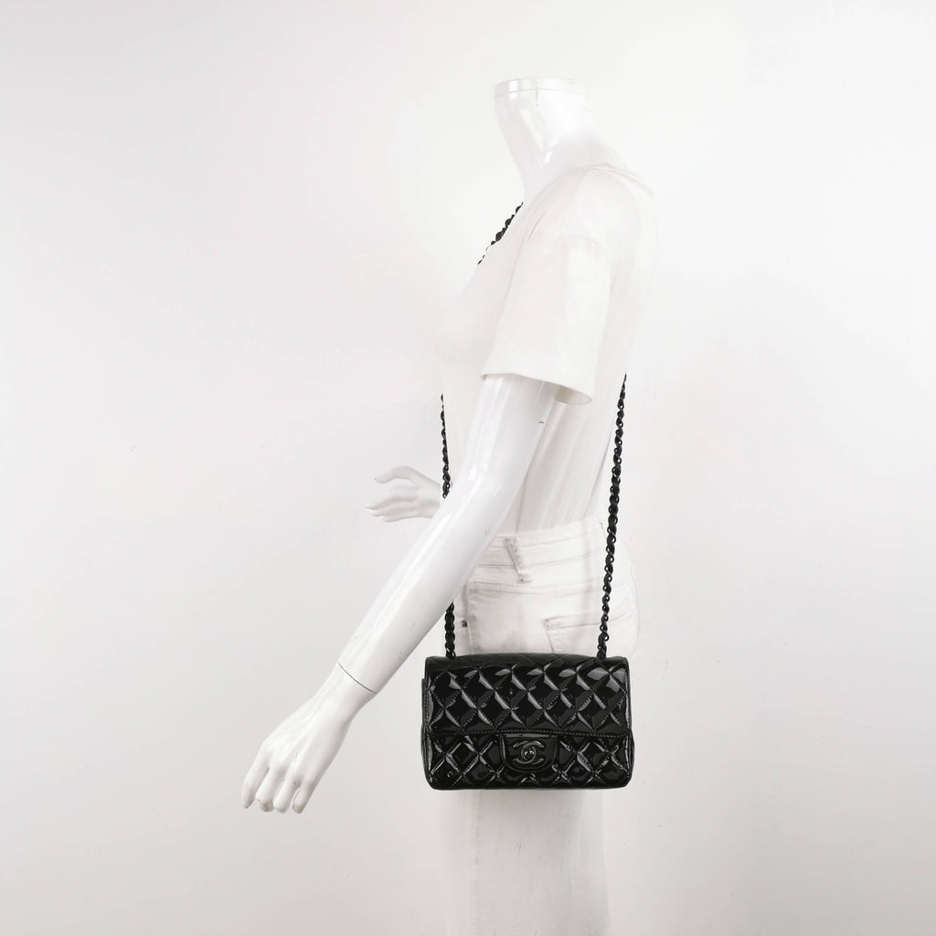 Borsa Timeless / Classica Maxi Jumbo in pelle verniciata nera