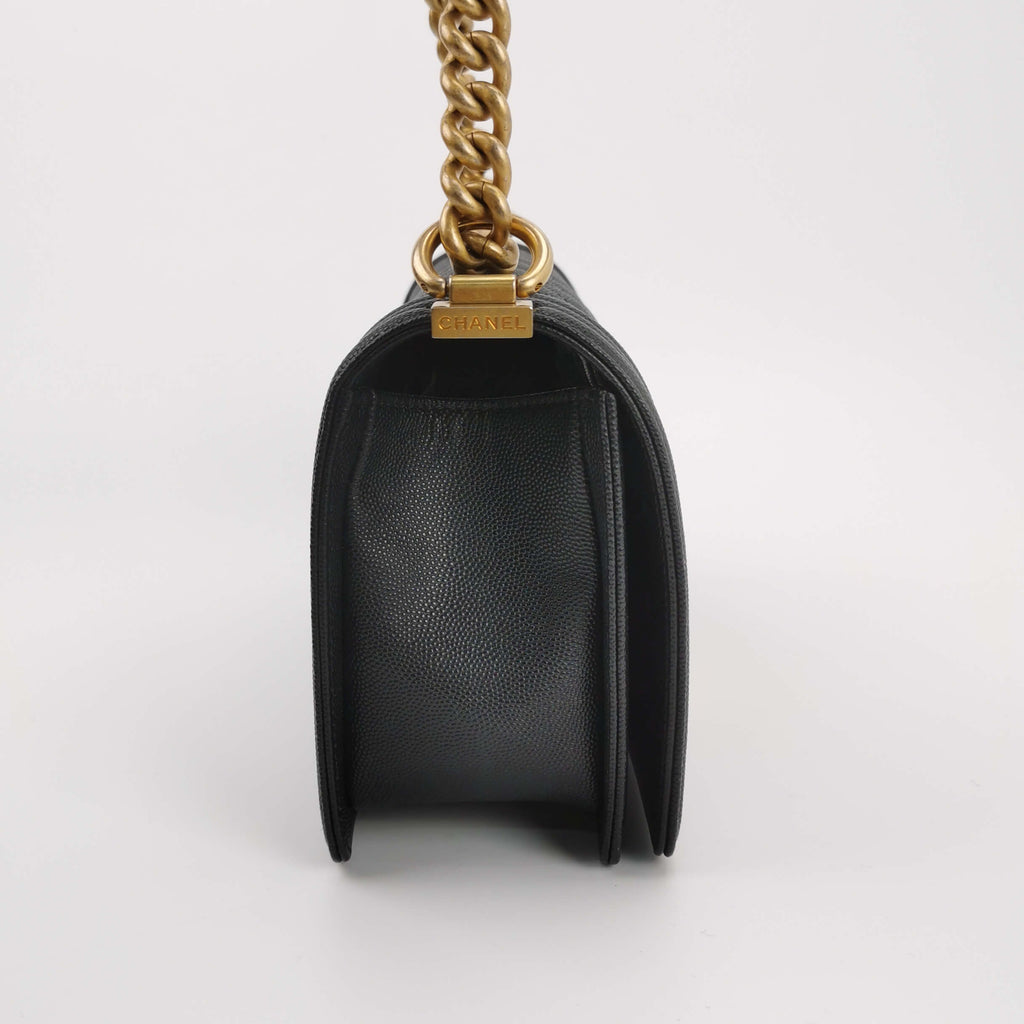 Borsa Boy Media in caviar nero in pelle