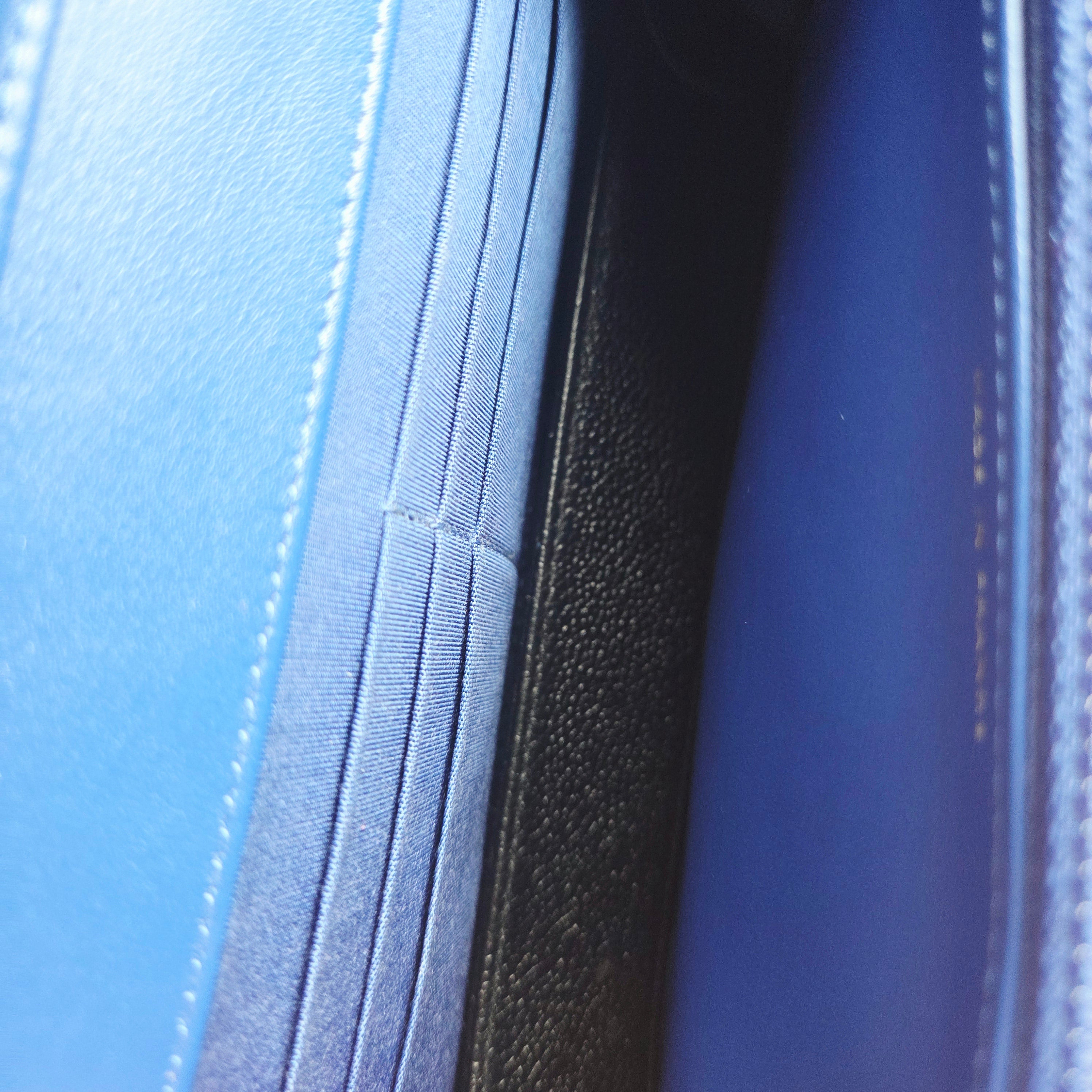 Sac Boy WOC en cuir Caviar Bleu