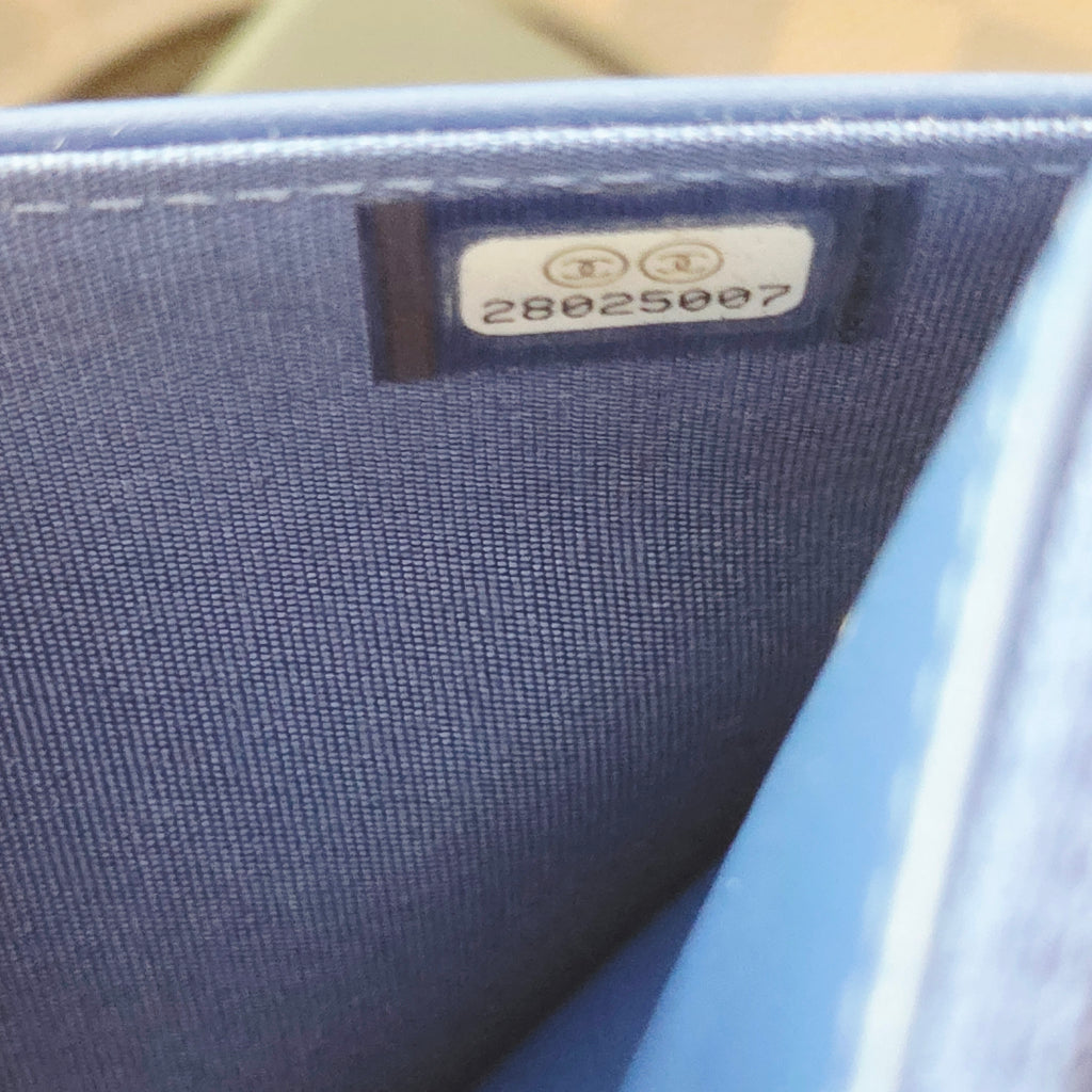 Sac Boy WOC en cuir Caviar Bleu