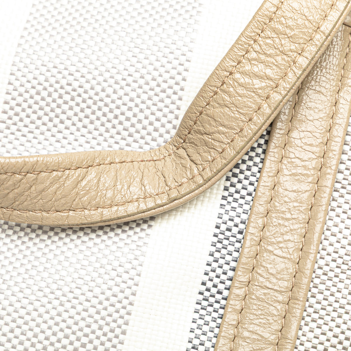 Sac Balenciaga Medium Woven Cuir de veau Barbes East West Cabas Bag – photo 10