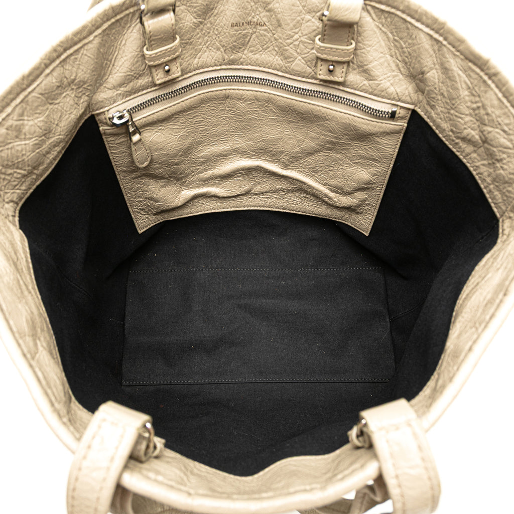 Sac Balenciaga Medium Woven Cuir de veau Barbes East West Cabas Bag – photo 4