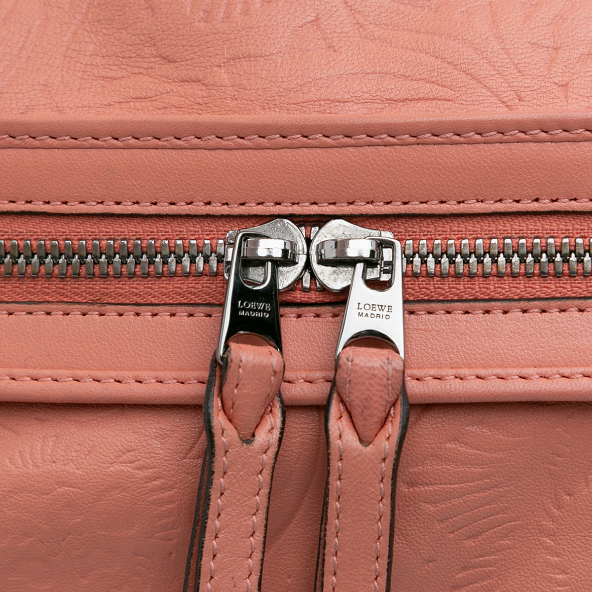 Sac Loewe Embossé Cuir Anagram Boston Bag – photo 7