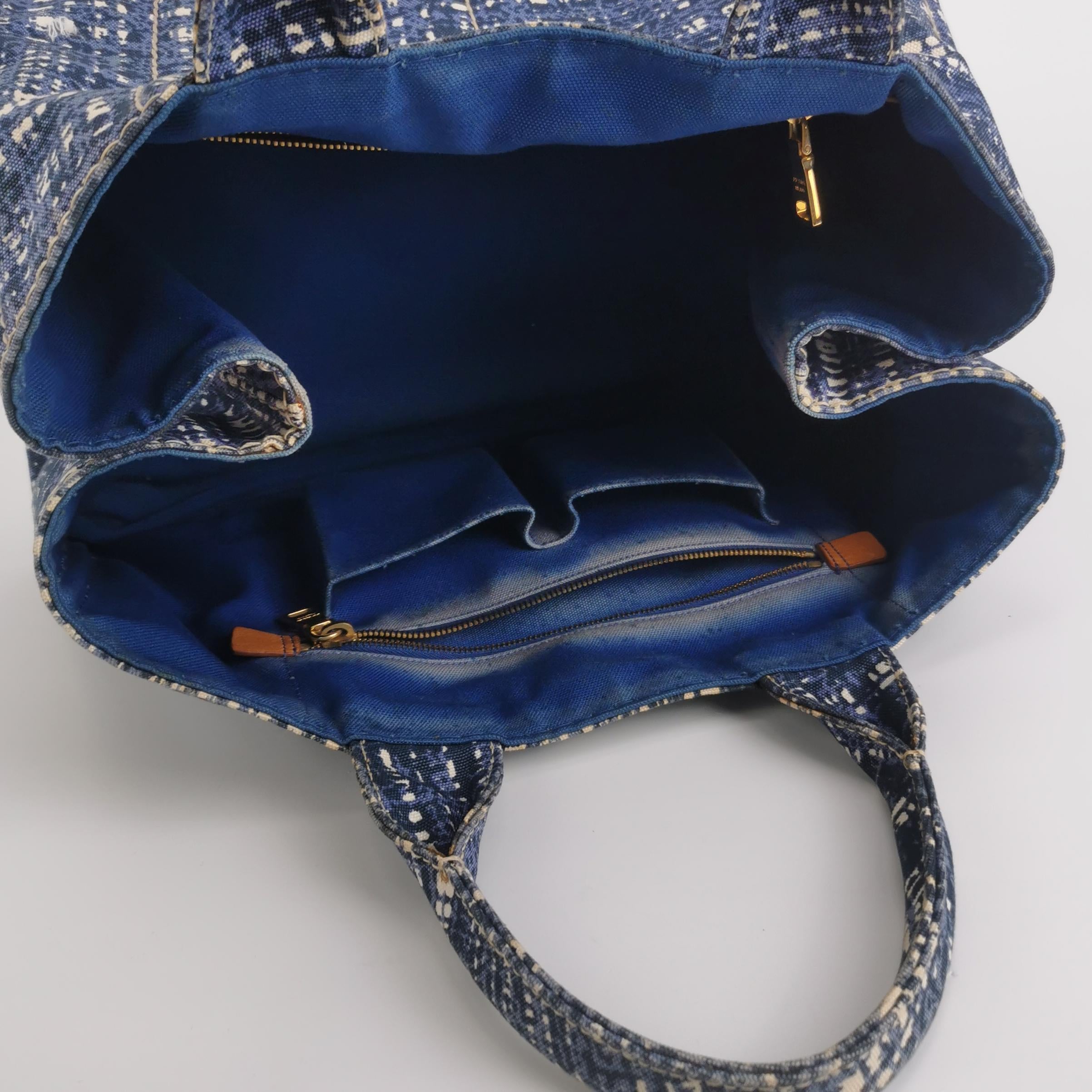Sac à main Canapa en toile bleu Prada