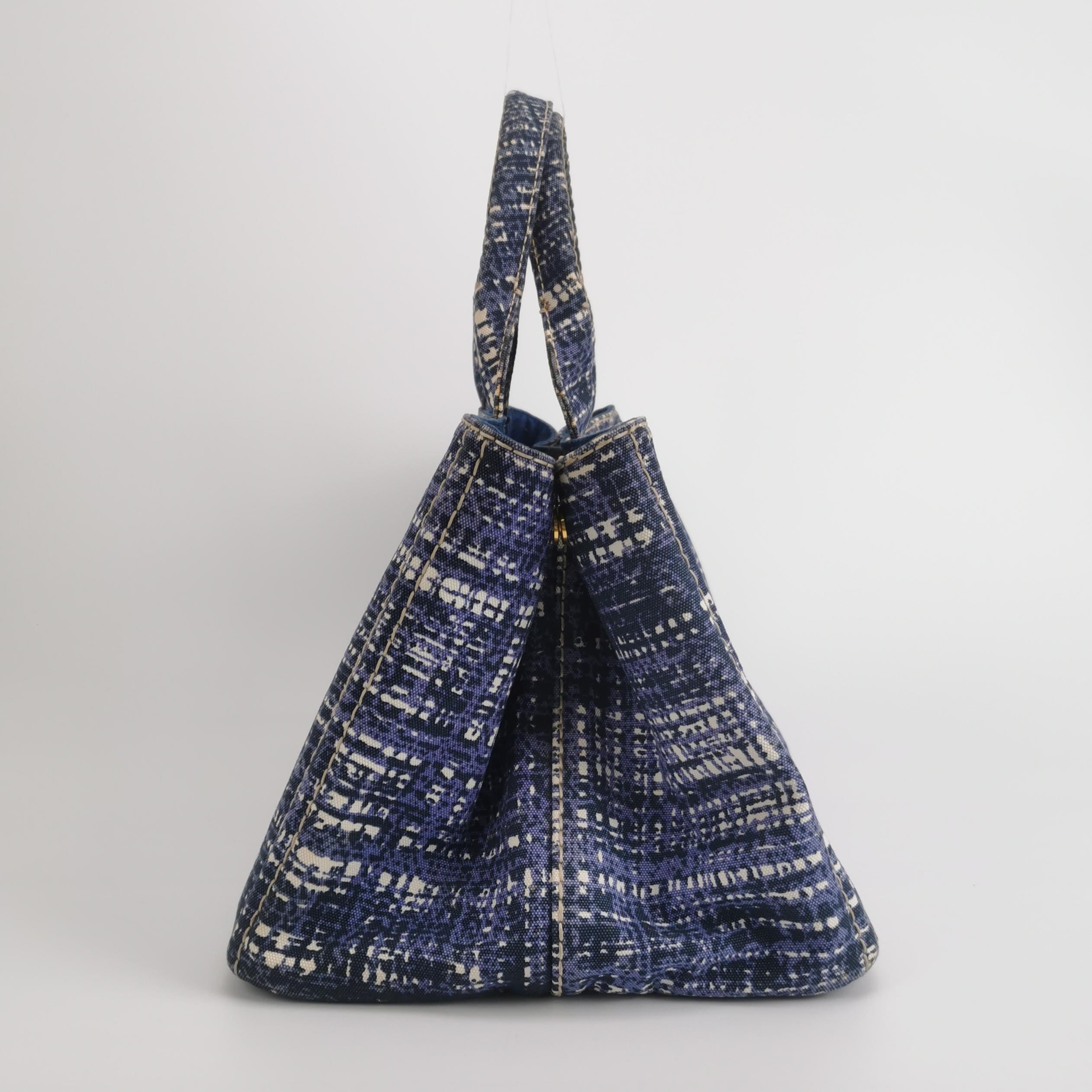 Sac à main Canapa en toile bleu Prada