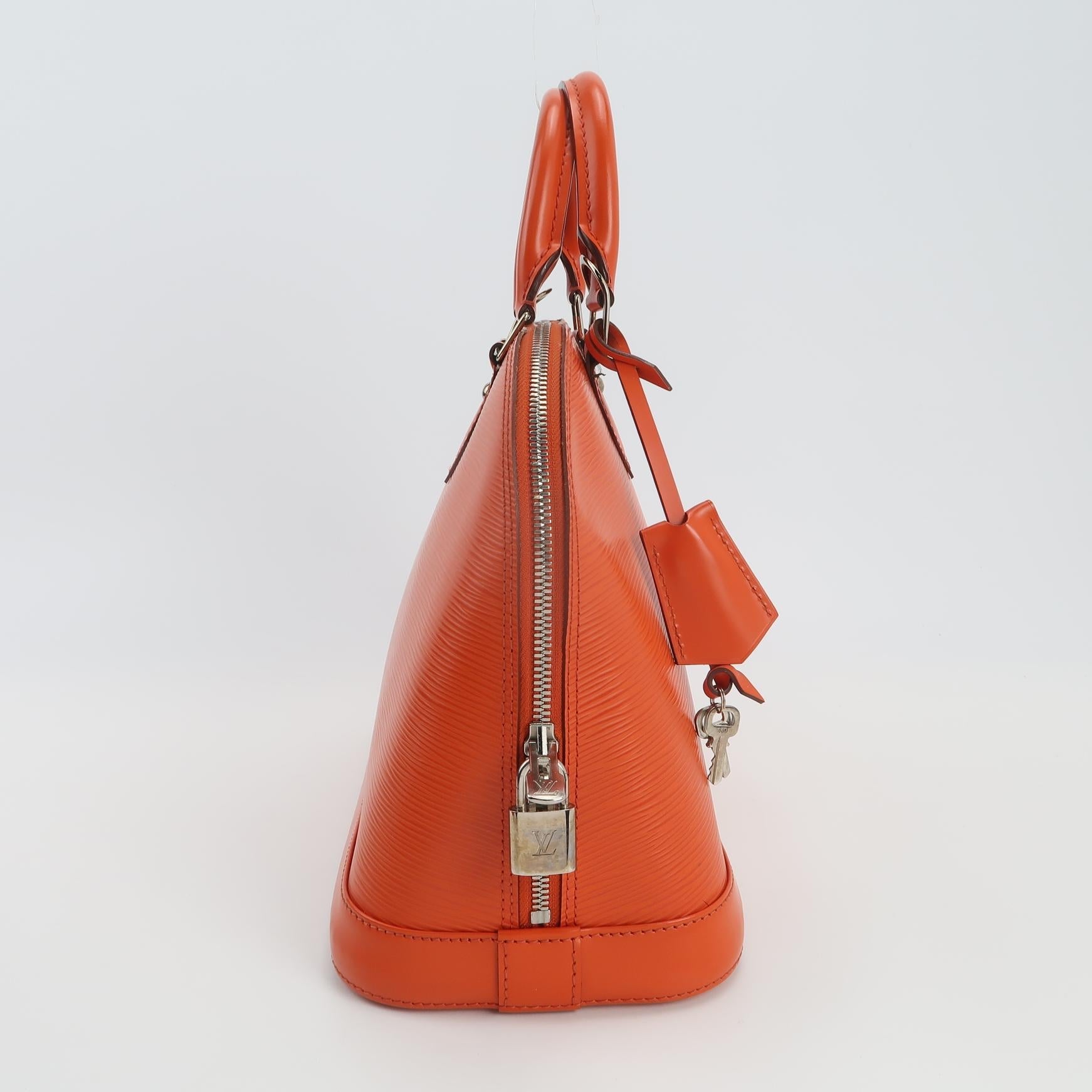 Sac Alma PM en cuir épi rouge Louis Vuitton