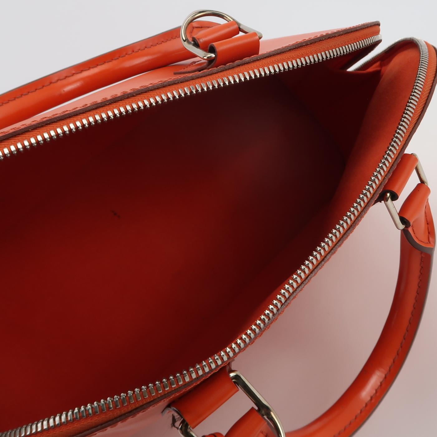 Sac Alma PM en cuir épi rouge Louis Vuitton