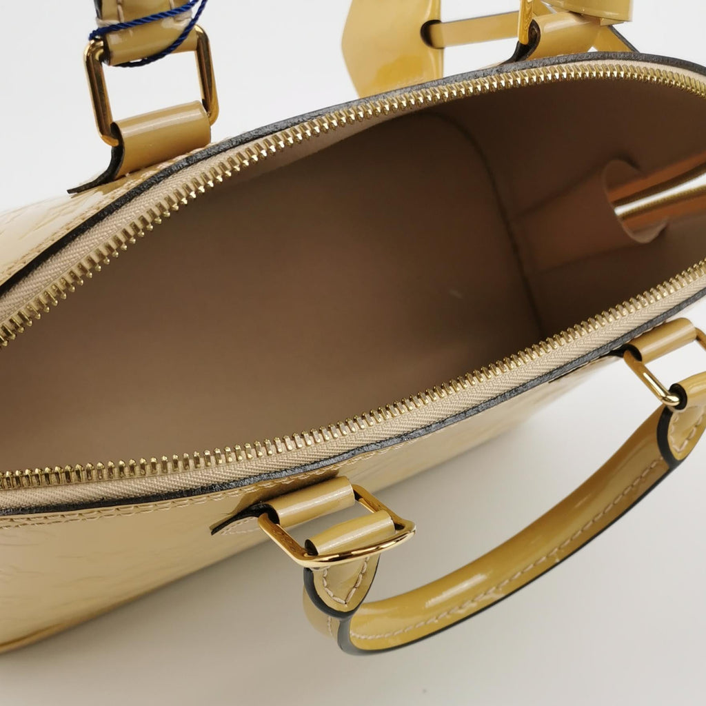 Sac Alma PM vintage en cuir verni beige Louis Vuitton