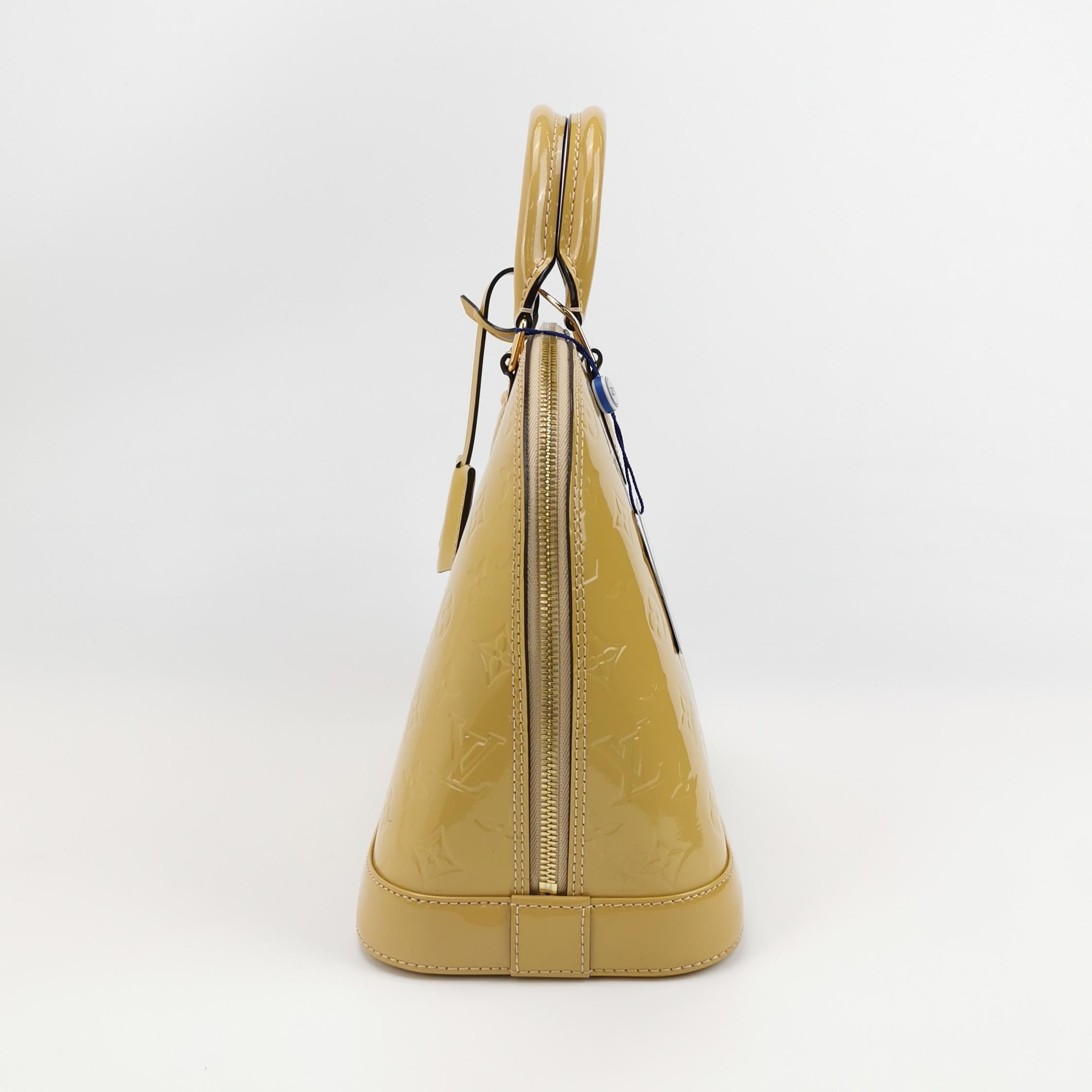 Sac Alma PM vintage en cuir verni beige Louis Vuitton