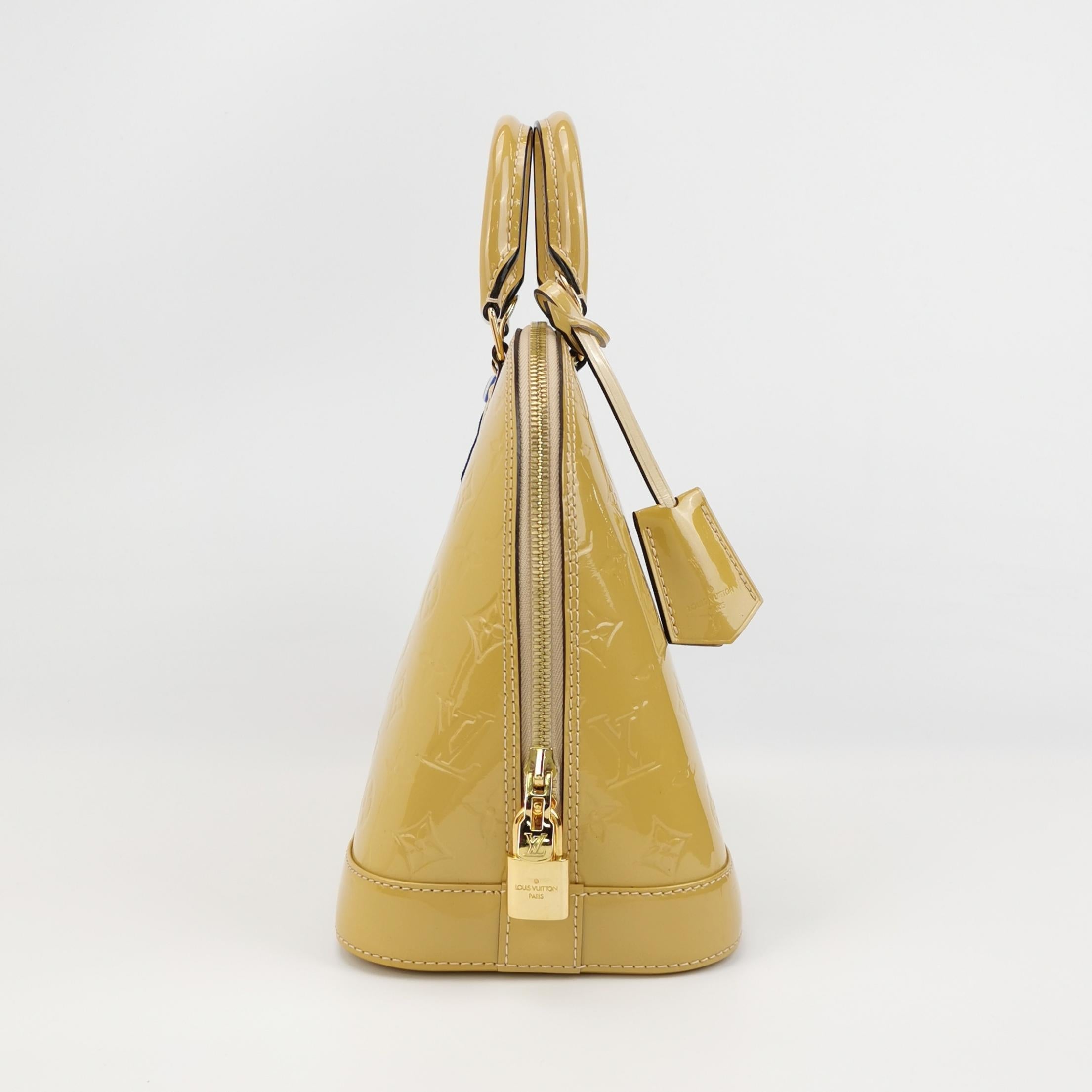 Sac Alma PM vintage en cuir verni beige Louis Vuitton