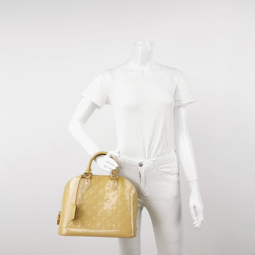 Sac Alma PM vintage en cuir verni beige Louis Vuitton