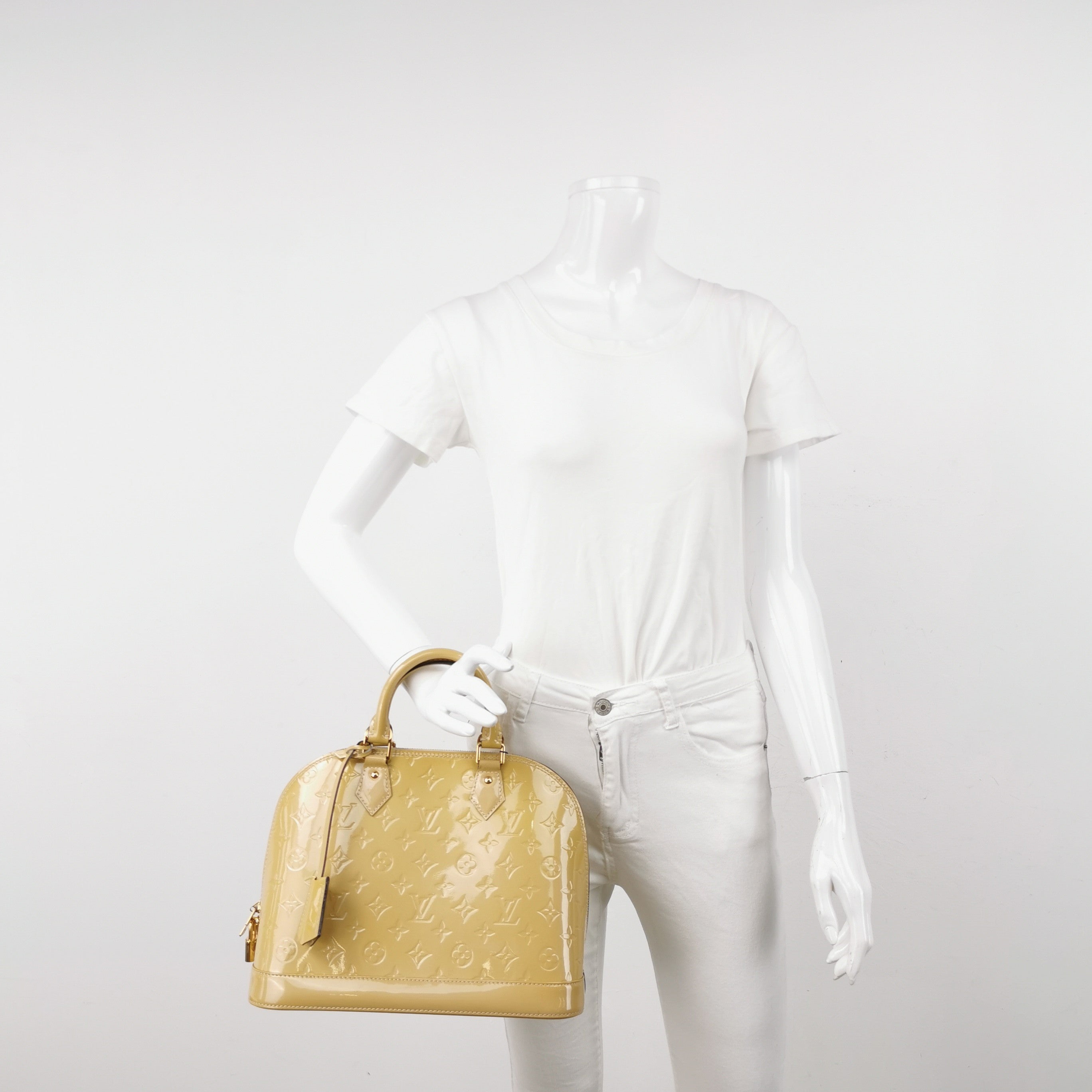 Sac Alma PM vintage en cuir verni beige Louis Vuitton