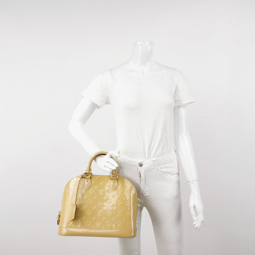 Sac Alma PM vintage en cuir verni beige Louis Vuitton