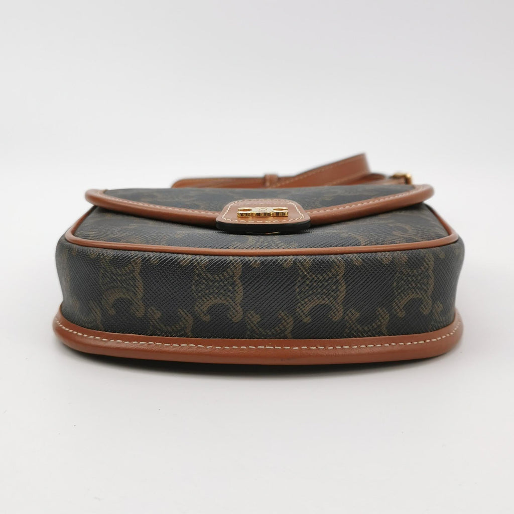 Sac Besace Triomphe en cuir monogram marron Celine