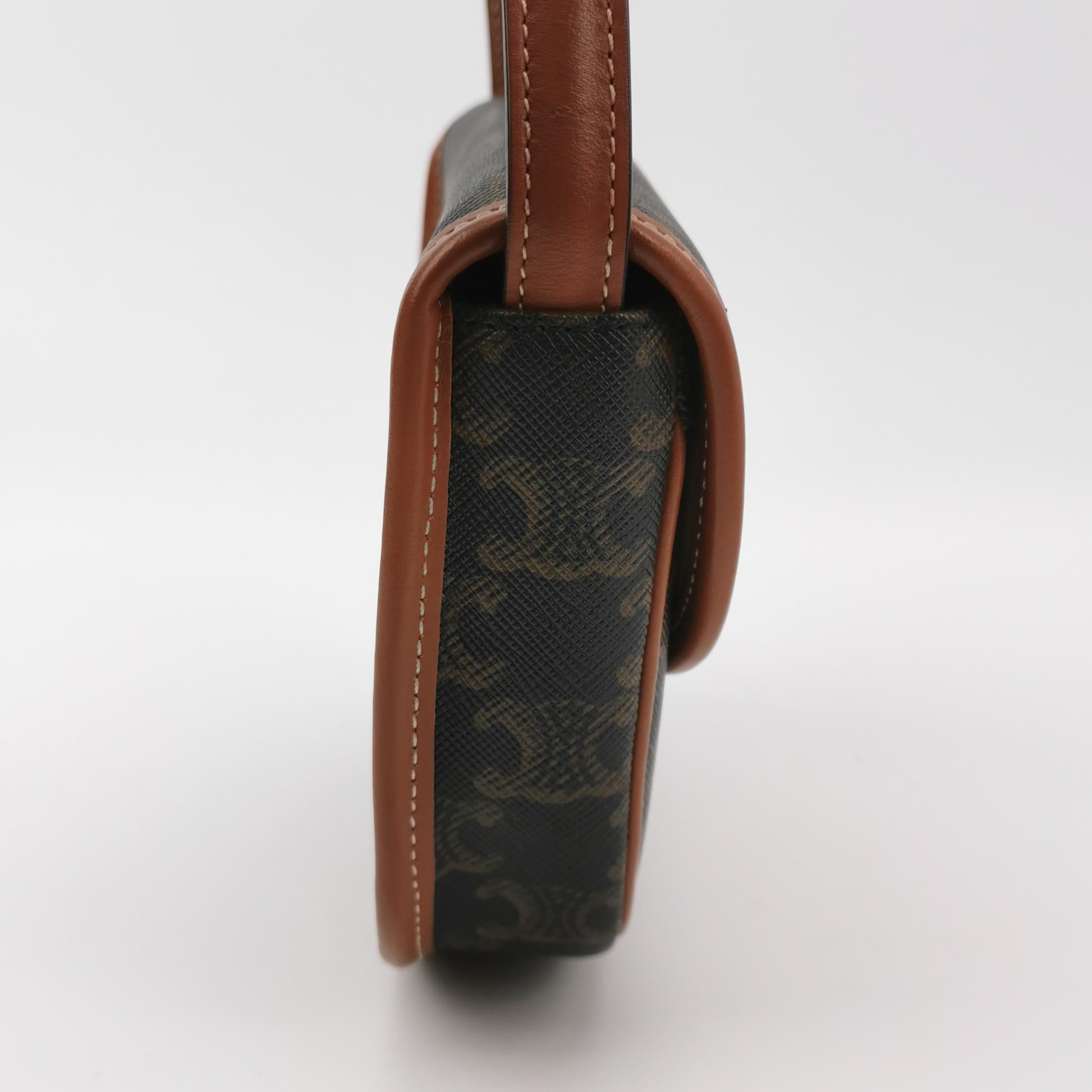 Sac Besace Triomphe en cuir monogram marron Celine