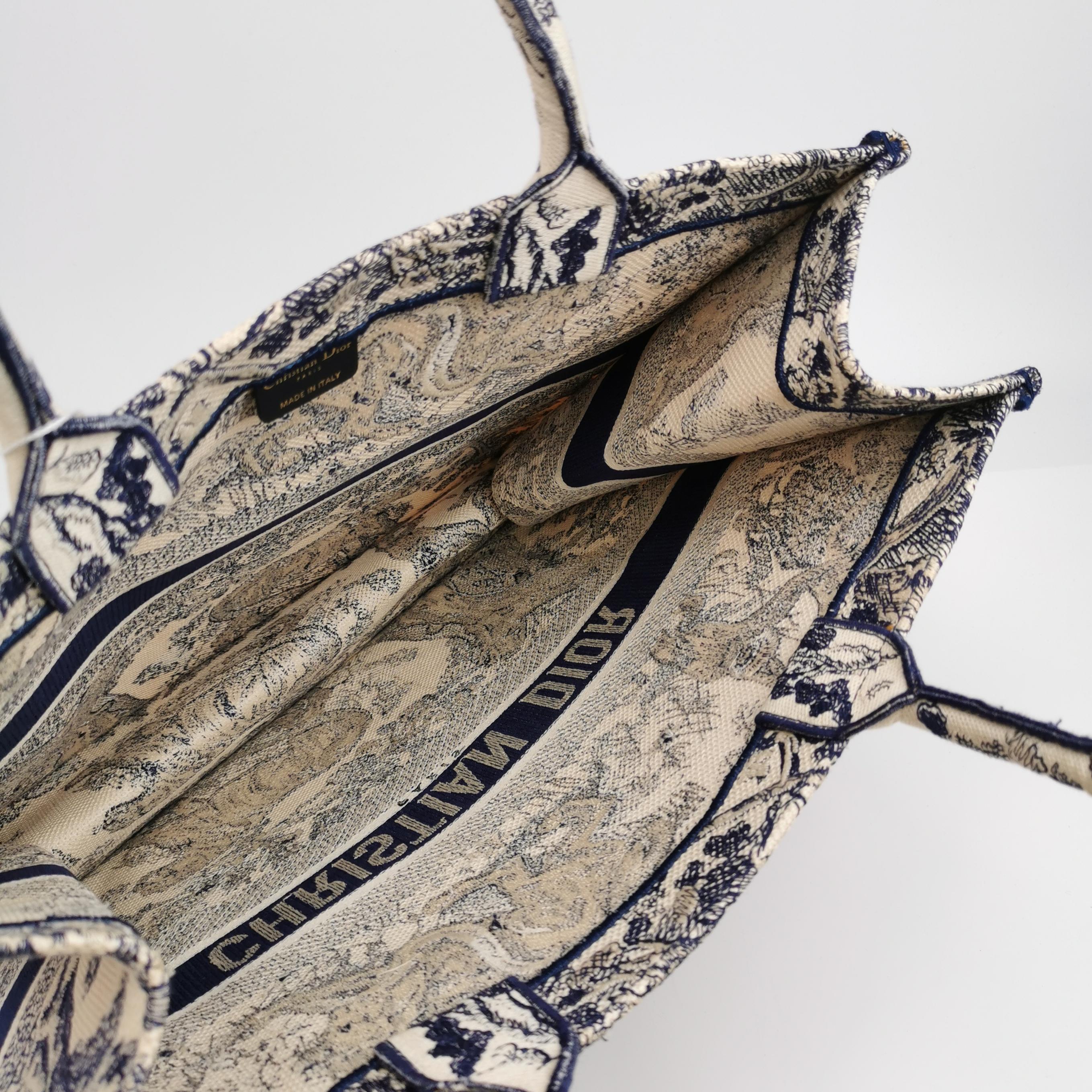 Sac Book Tote Medium Dior en toile de Jouy Dior