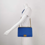 Sac Boy Medium en cuir bleu Chanel