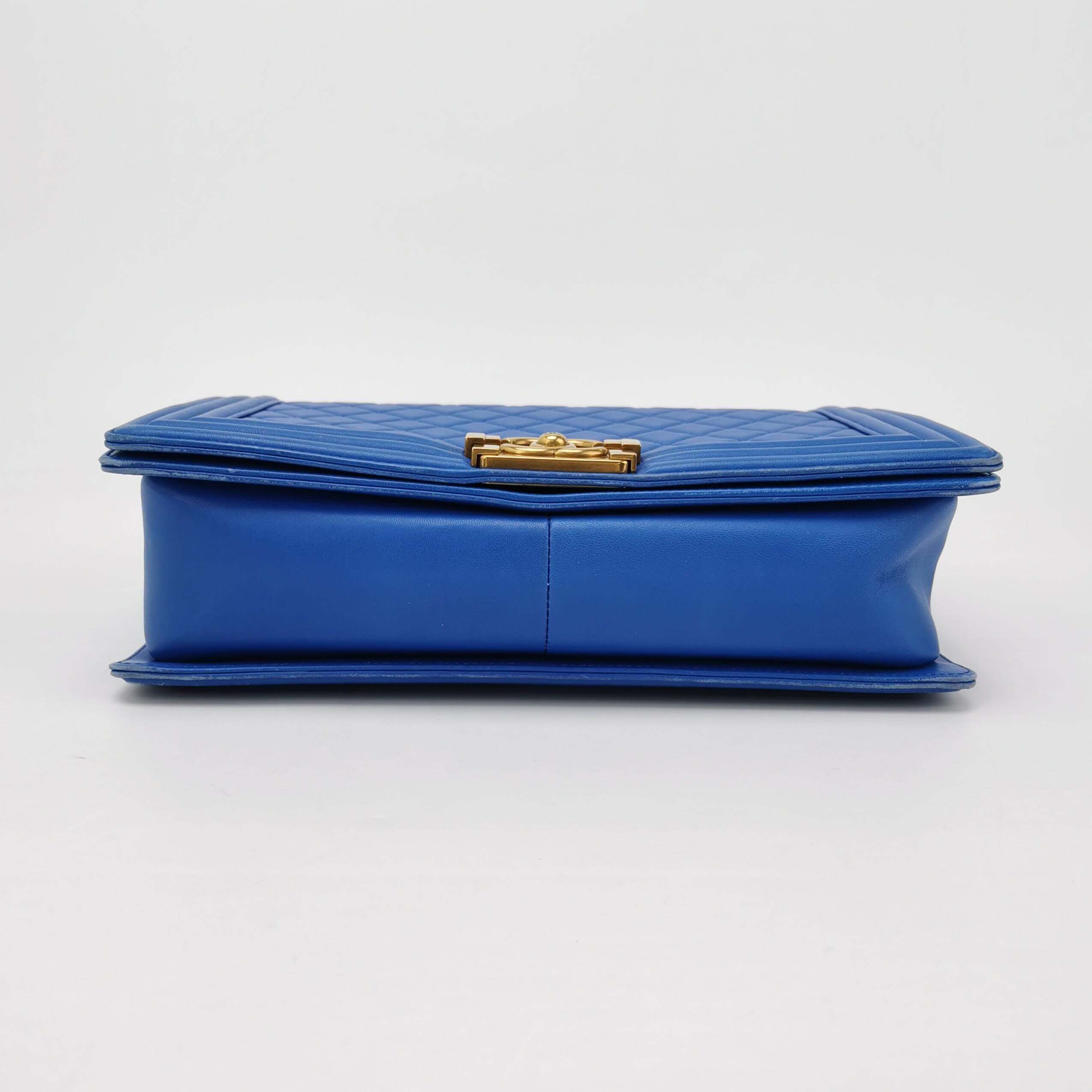 Sac Boy Medium en cuir bleu Chanel