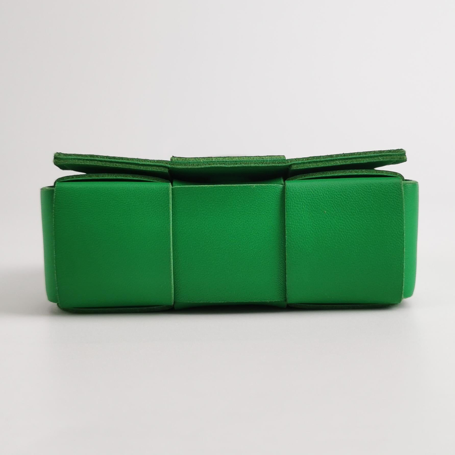 Sac Cassette en cuir vert Bottega Veneta