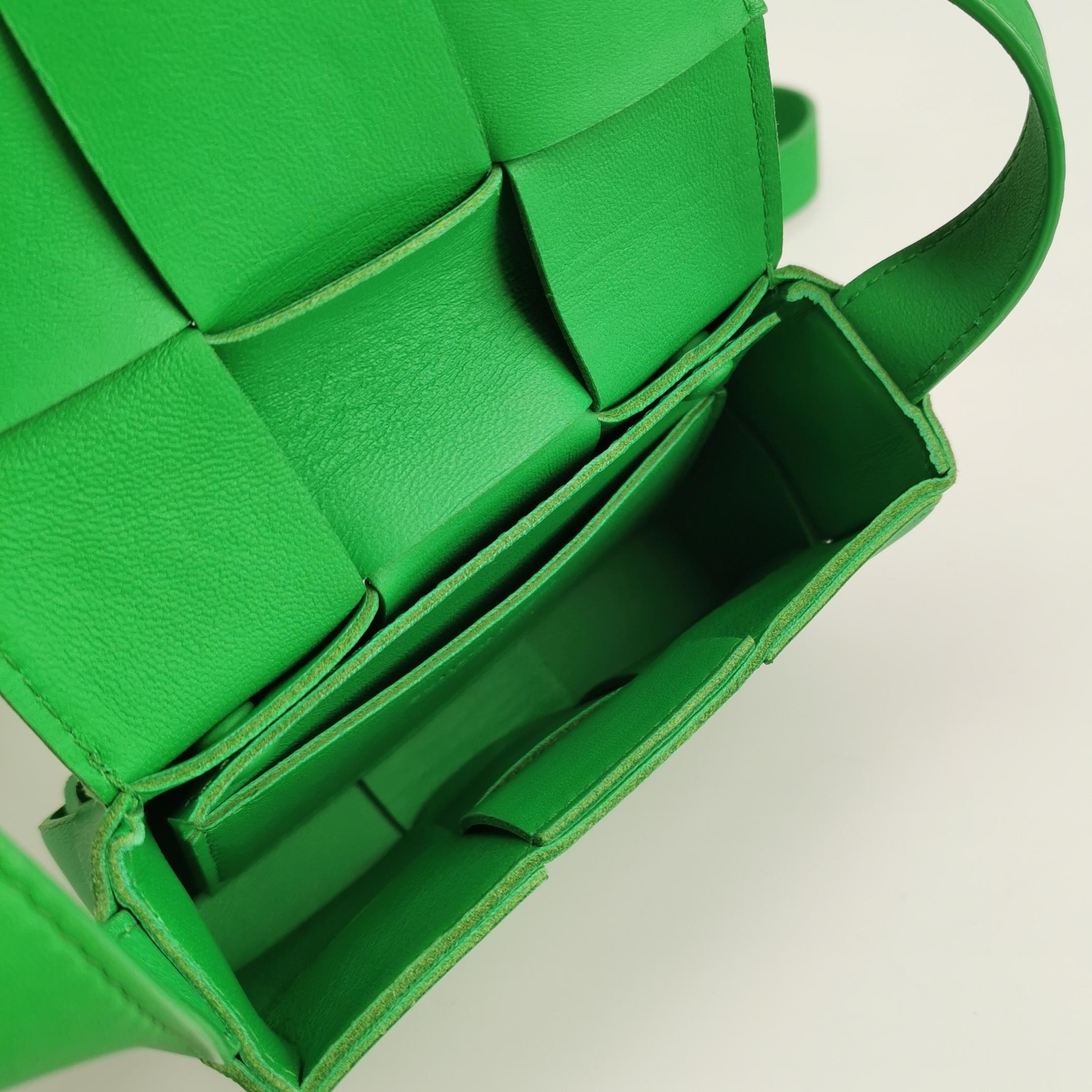Sac Cassette en cuir vert Bottega Veneta