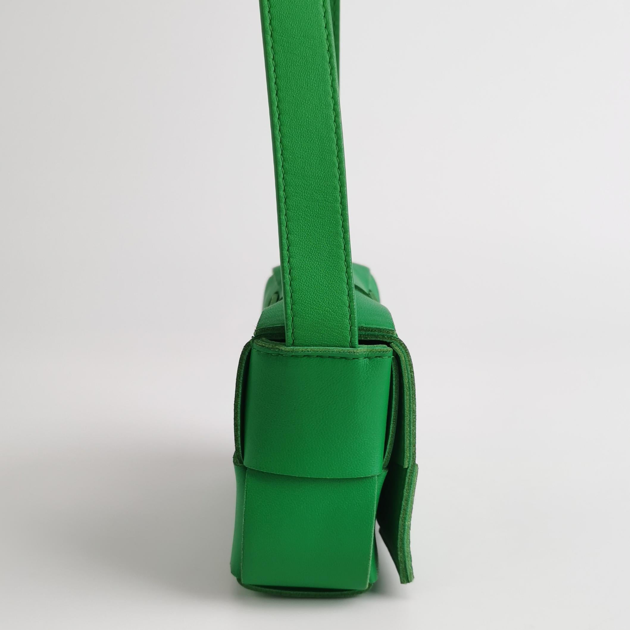 Sac Cassette en cuir vert Bottega Veneta