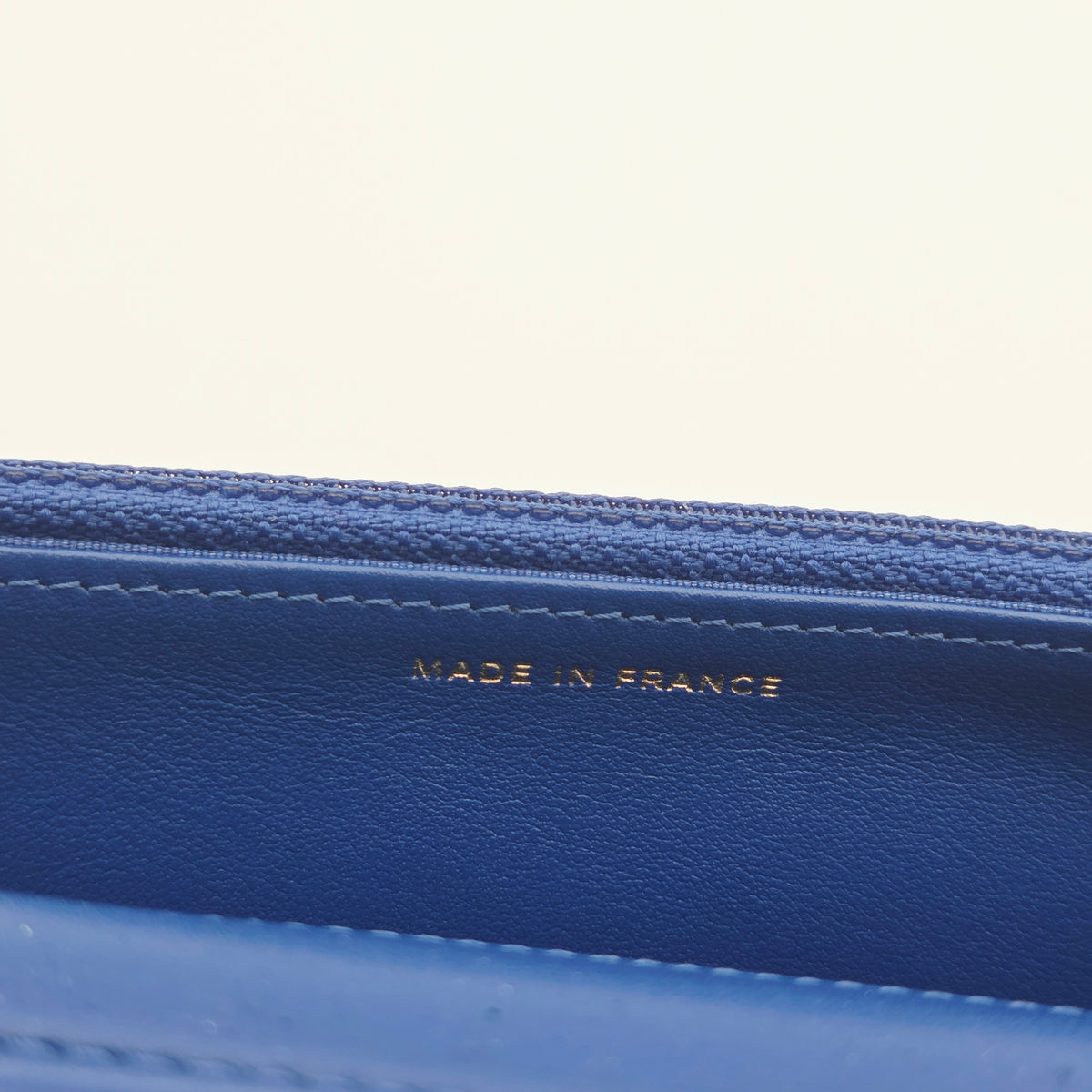 Bolso Boy WOC de piel Caviar azul
