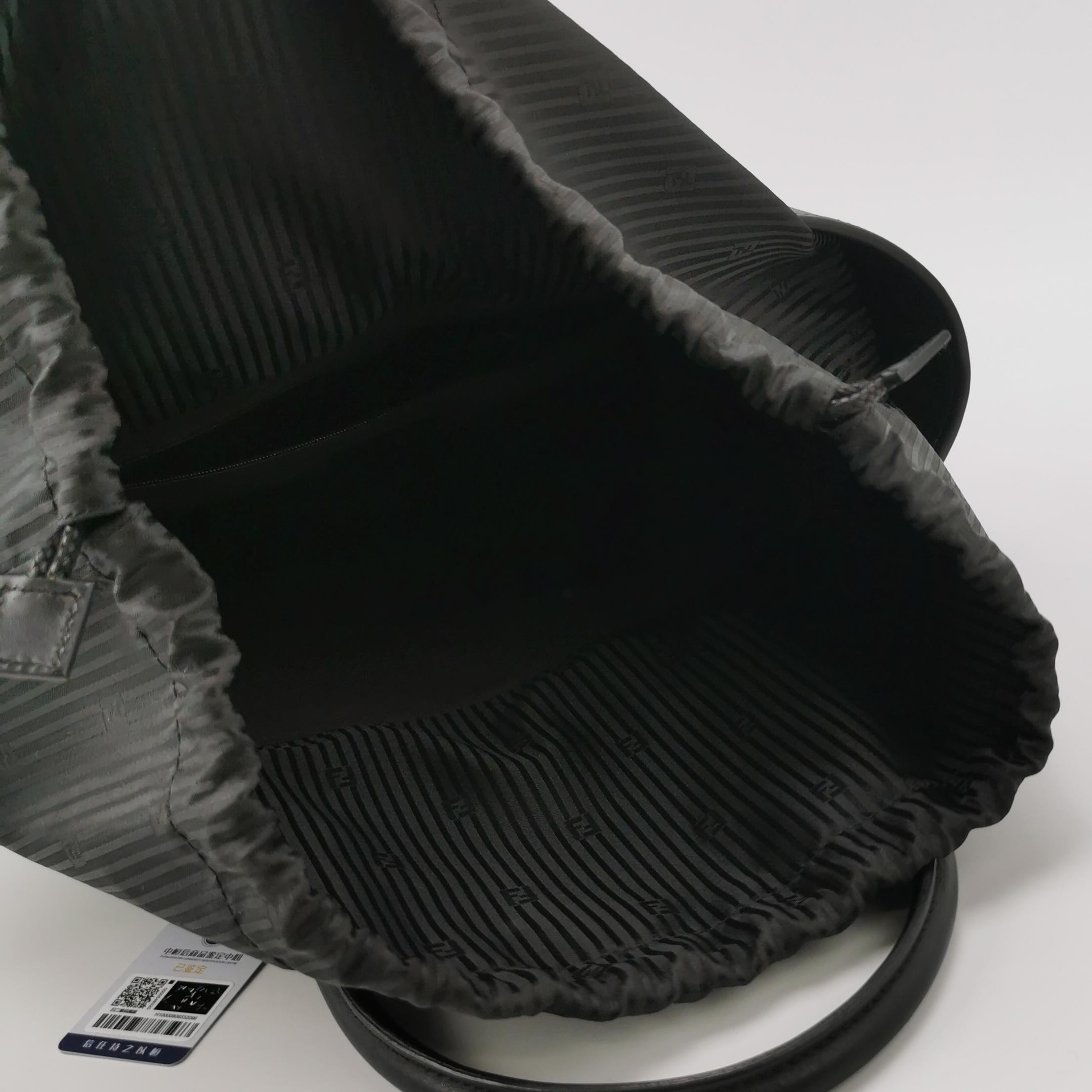 Sac fourre - tout Zucchino en cuir noir Fendi