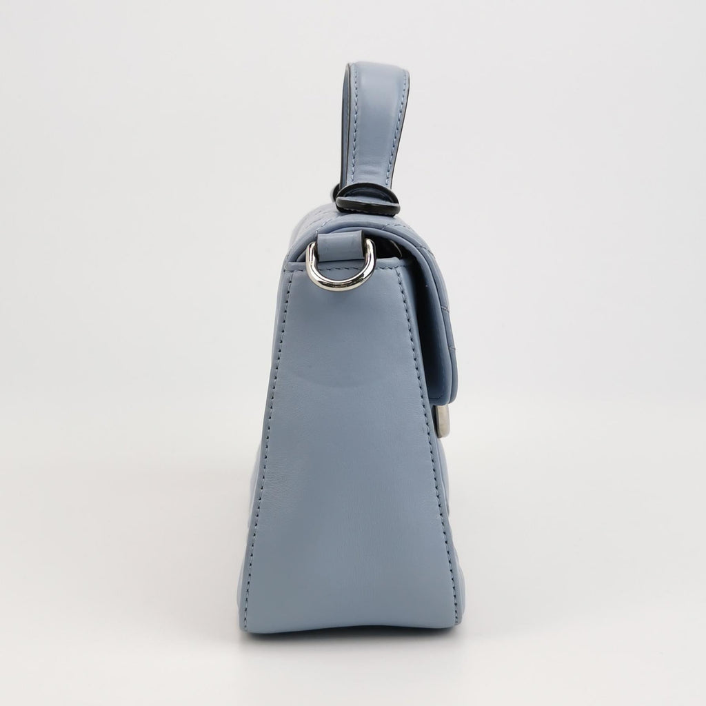 Sac GG Azure Marmont mini en cuir matelassé Gucci