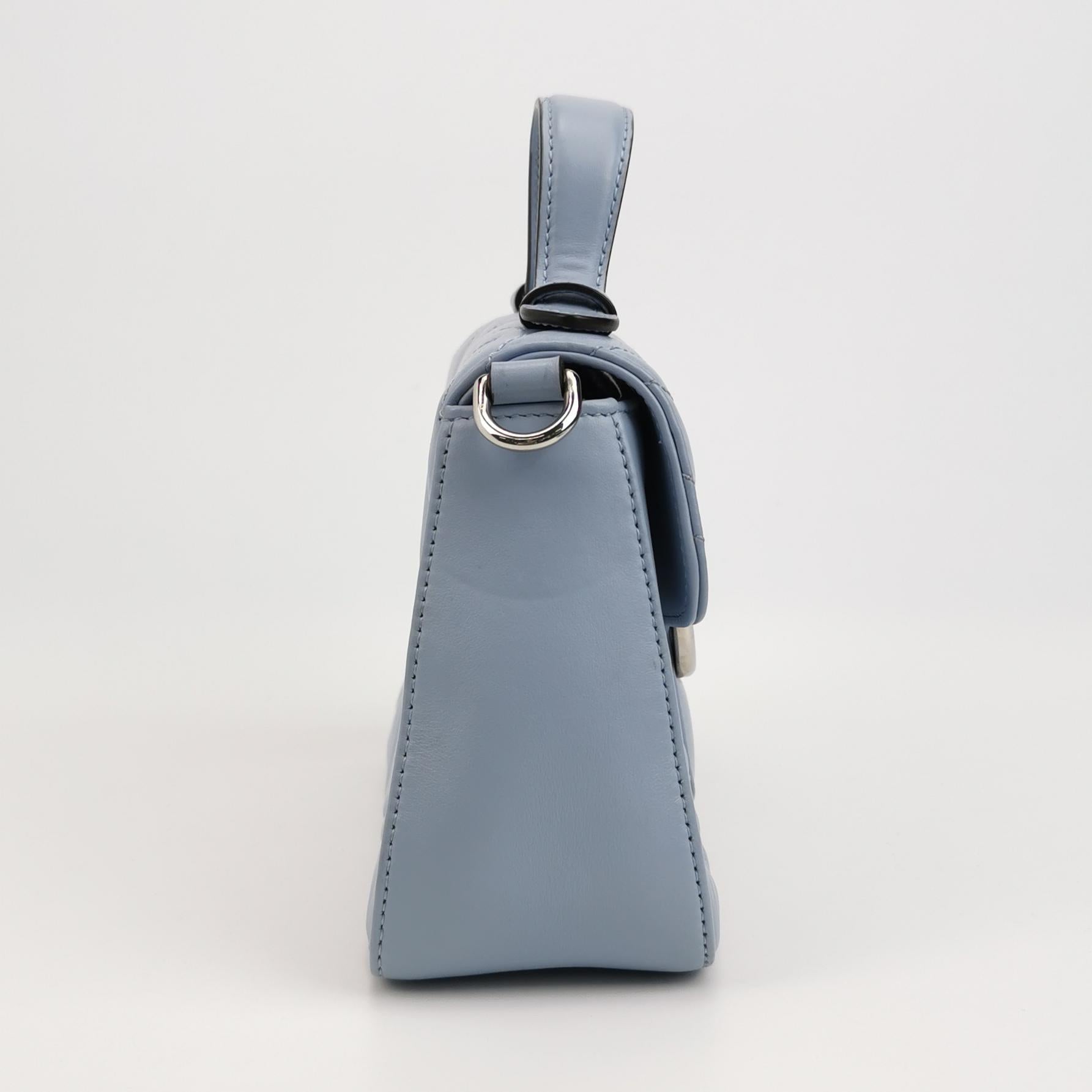 Sac GG Azure Marmont mini en cuir matelassé Gucci