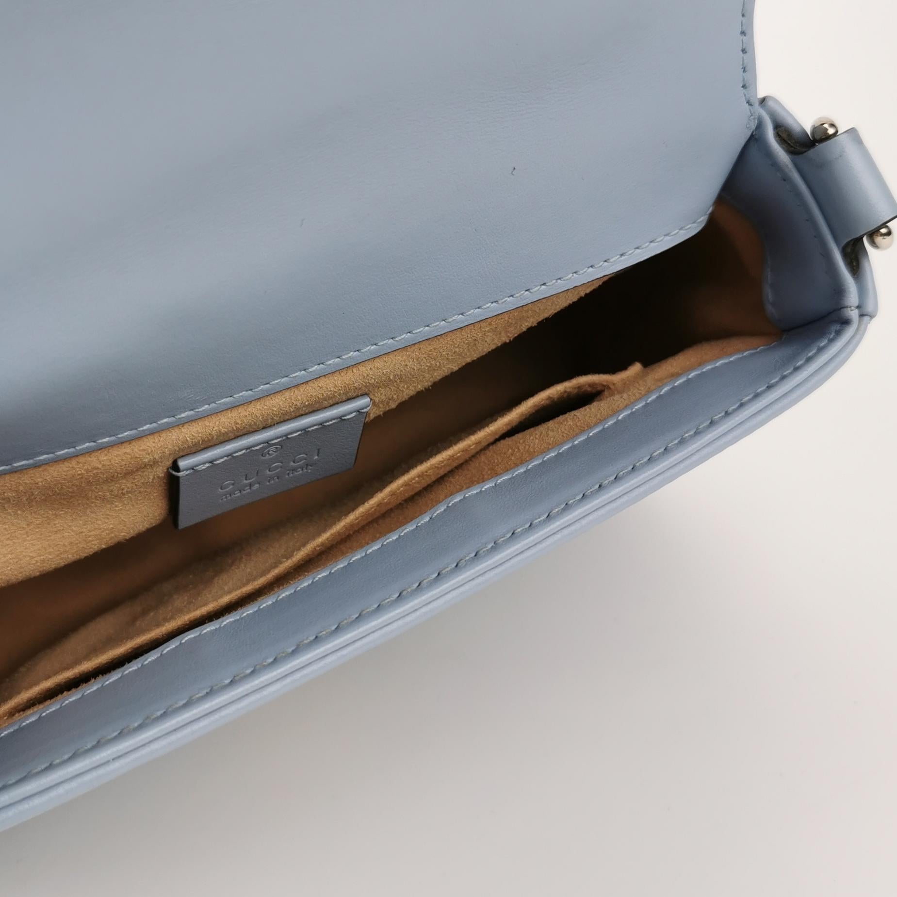 Sac GG Azure Marmont mini en cuir matelassé Gucci