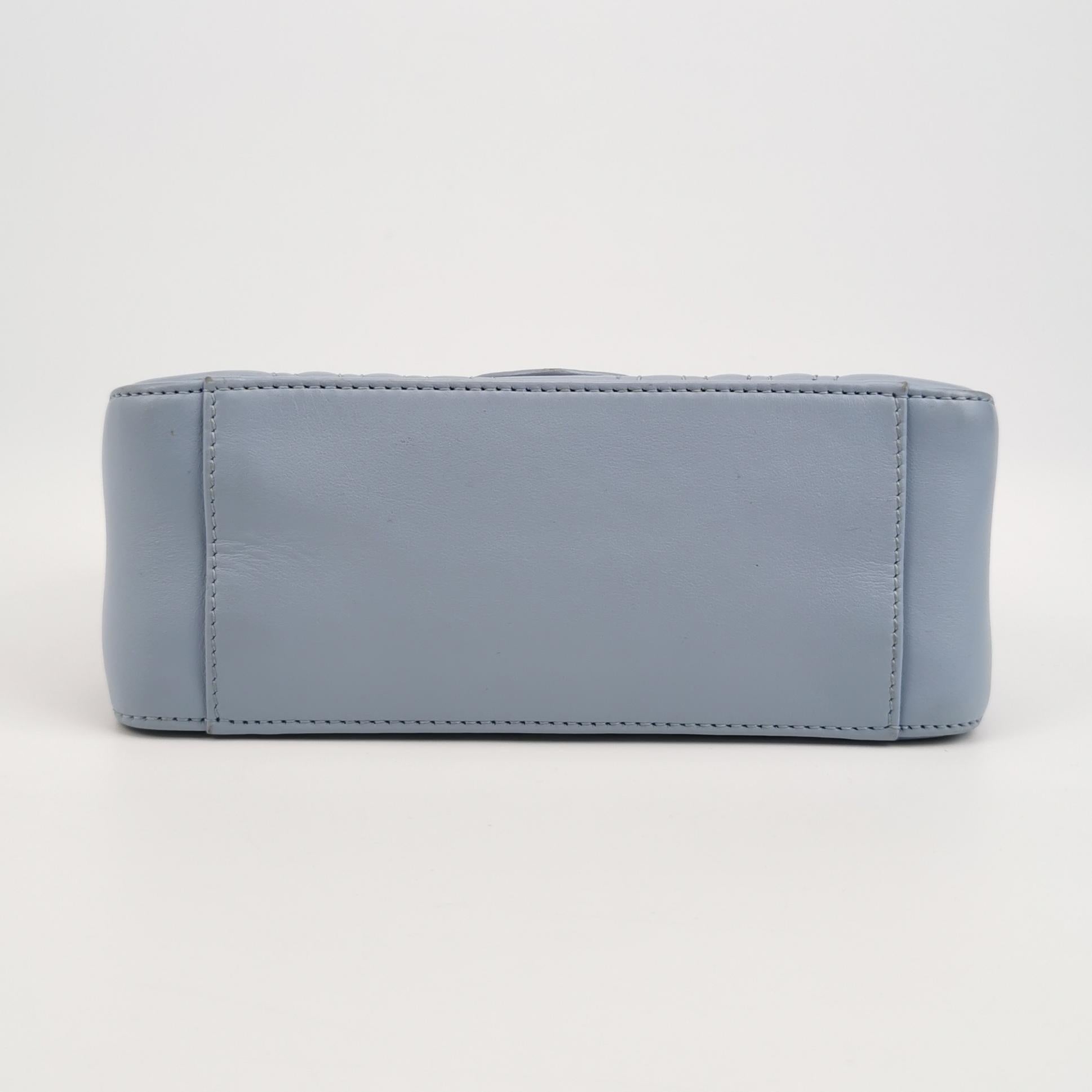 Sac GG Azure Marmont mini en cuir matelassé Gucci