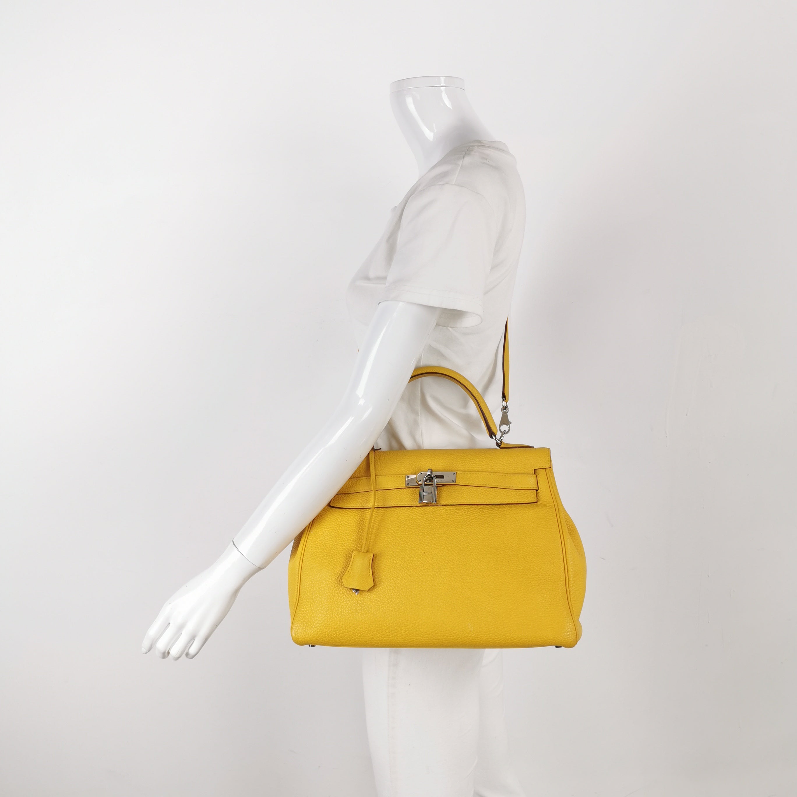 Sac Kelly 32 en cuir jaune Hermès