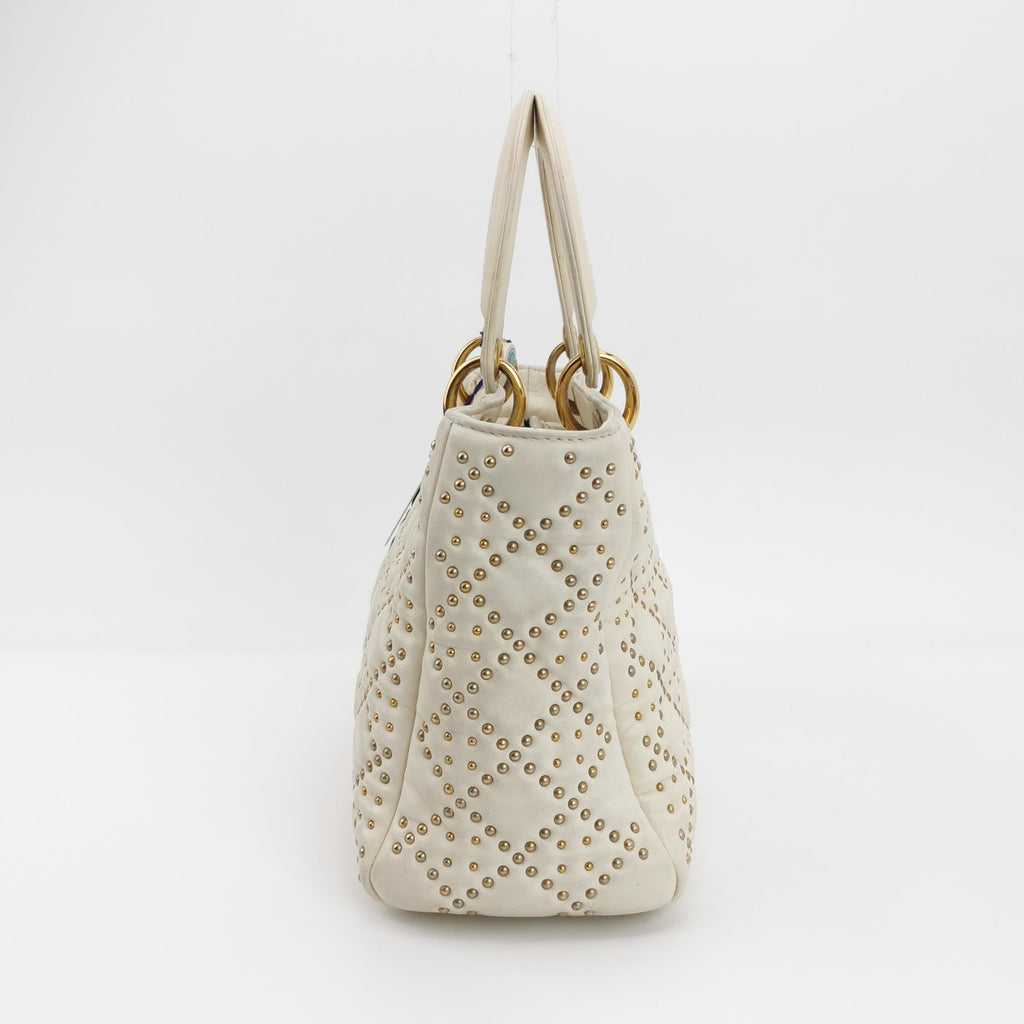 Sac Lady Dior en cuir blanc à clous Cannage Dior