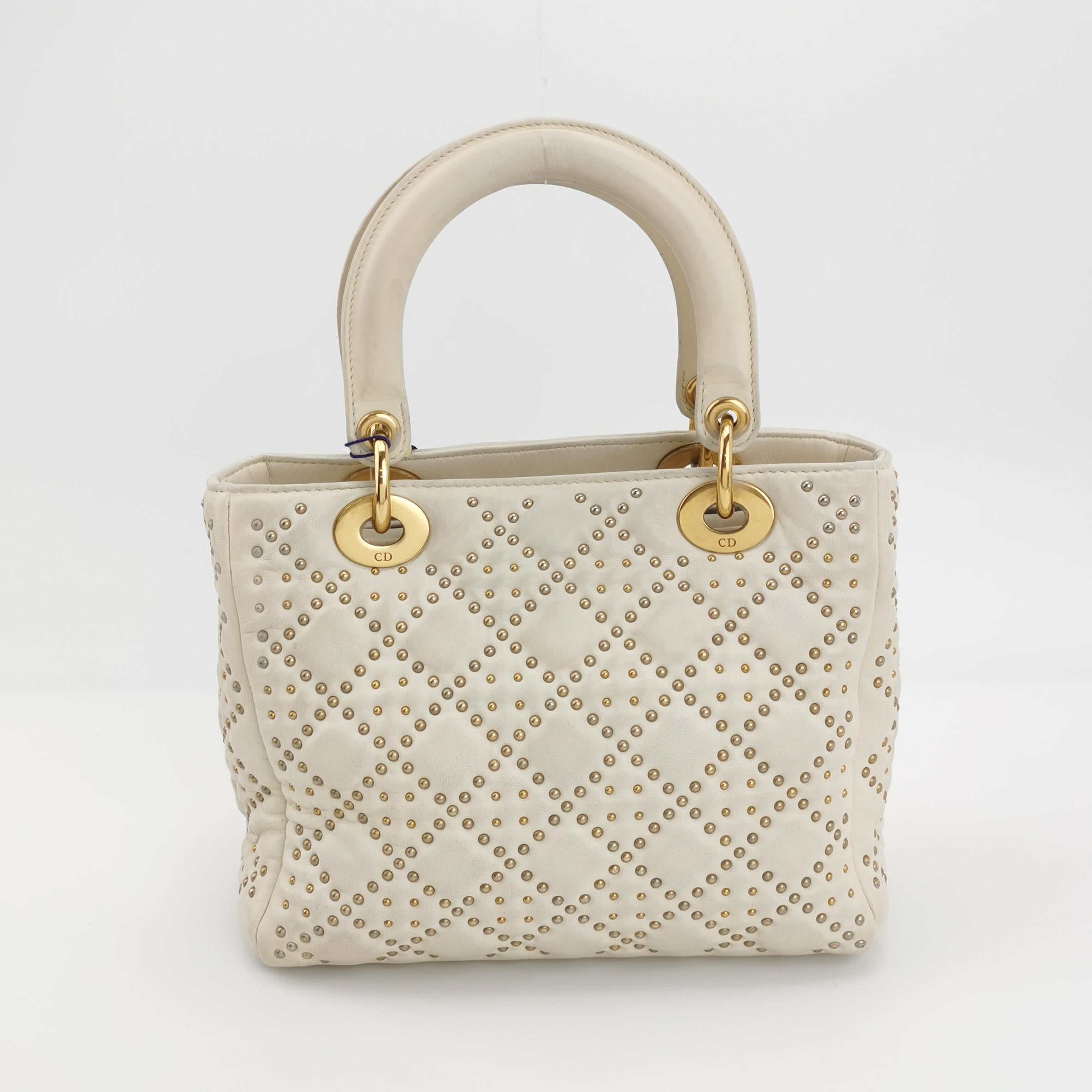 Sac Lady Dior en cuir blanc à clous Cannage Dior