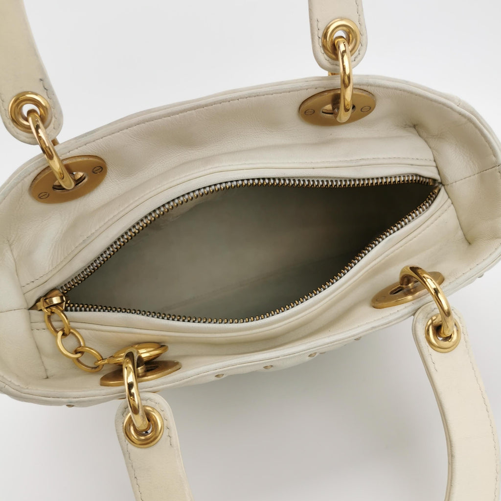 Sac Lady Dior en cuir blanc à clous Cannage Dior