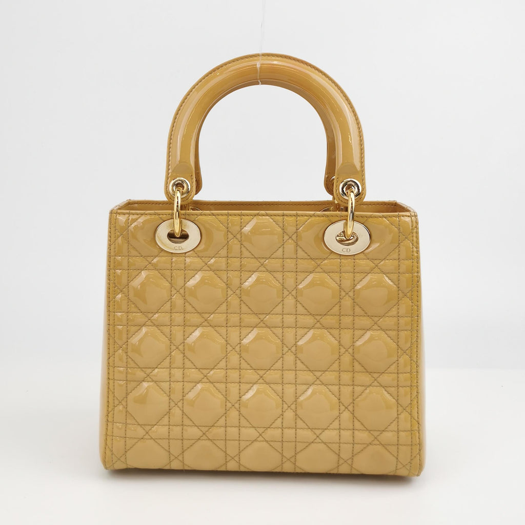 Sac Lady Dior en cuir verni beige Dior