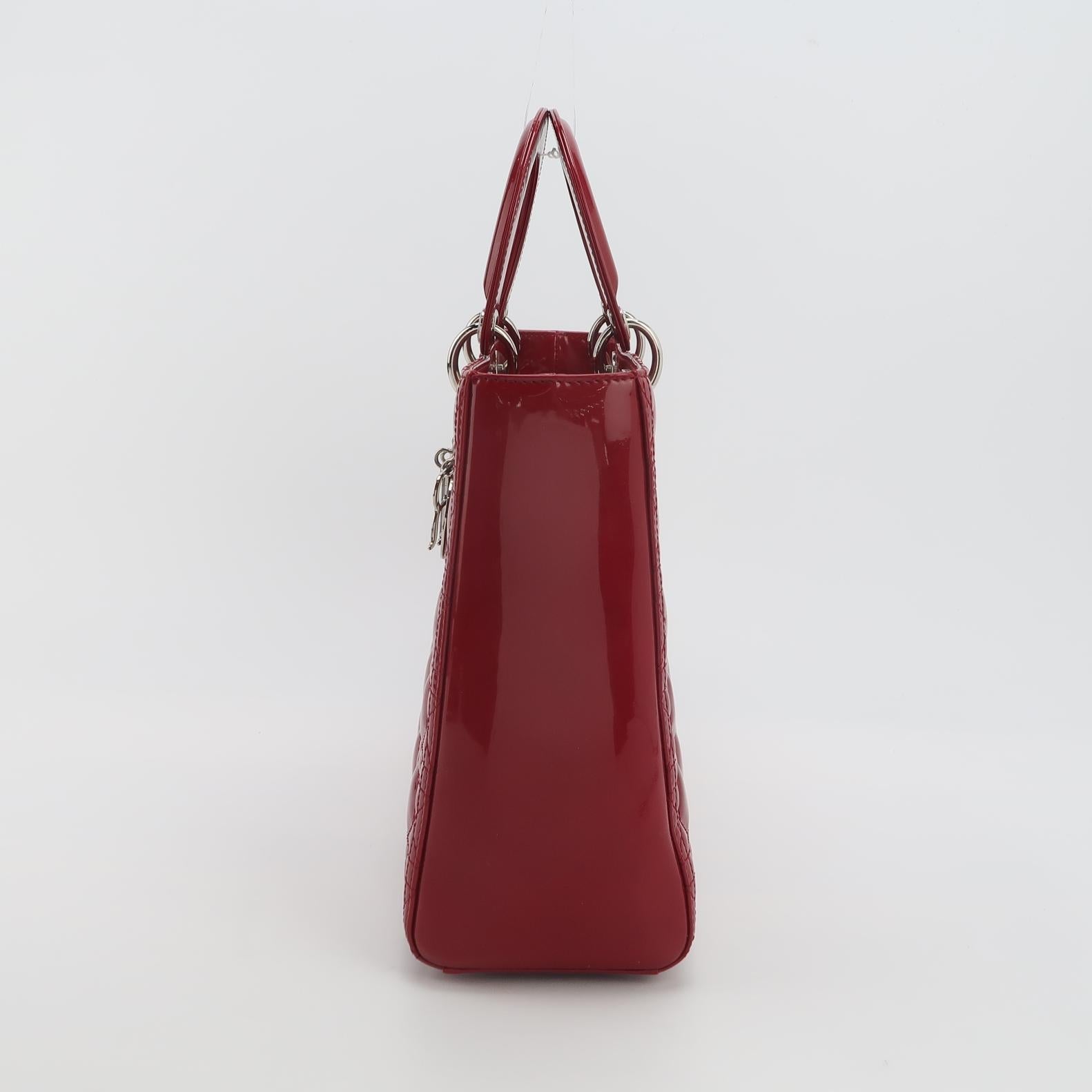 Sac Lady Dior en cuir verni rouge Dior
