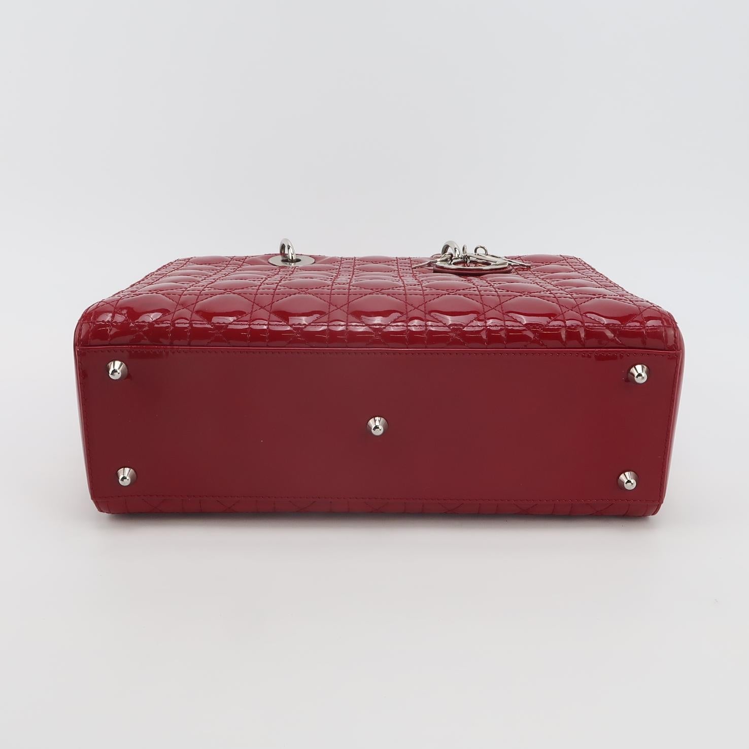 Sac Lady Dior en cuir verni rouge Dior