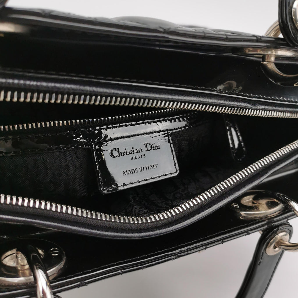 Sac Lady Dior vintage en cuir verni noir Dior