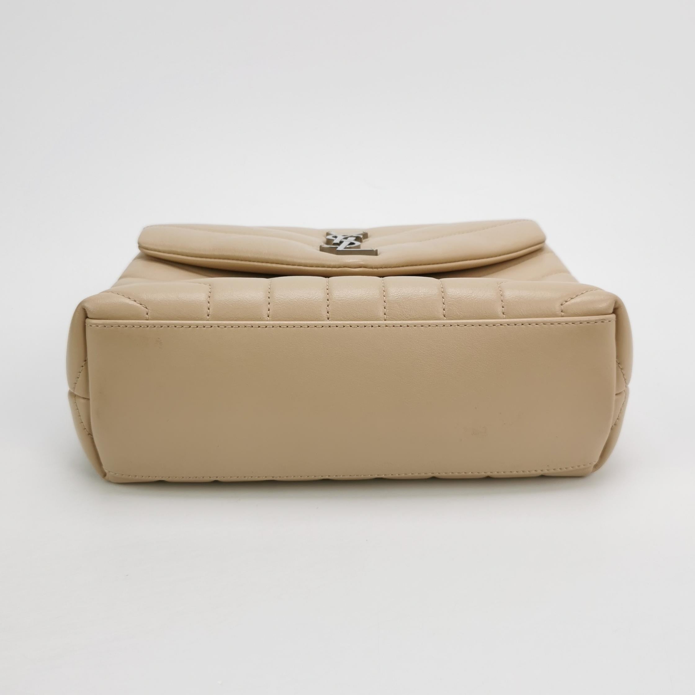 Sac Loulou Small en cuir beige Saint Laurent