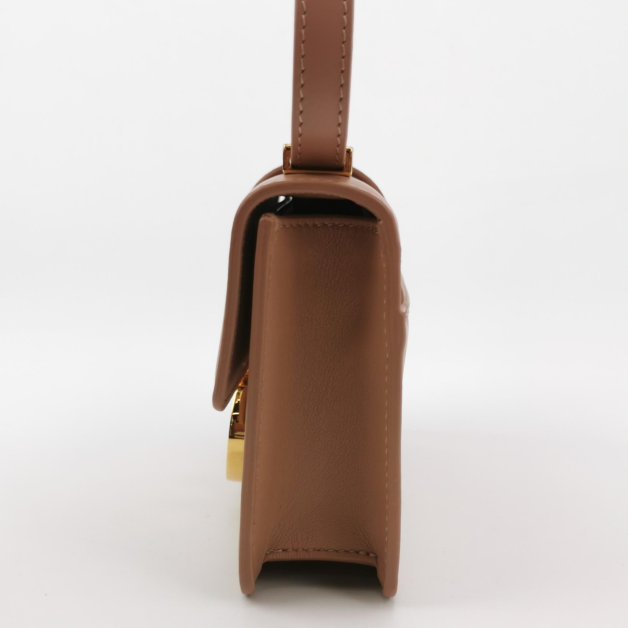 Sac Montaigne 30 Dior en cuir beige Dior