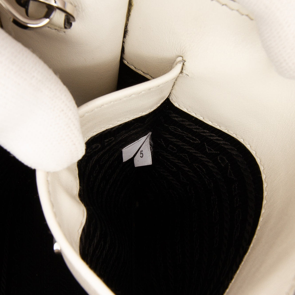 Sac Prada Mini Soft Calf Logo Drill Sac à main – photo 5
